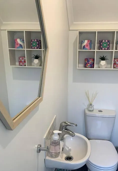 Stylish Family Beach House - 200M To The Beach 무드짐바 0*,